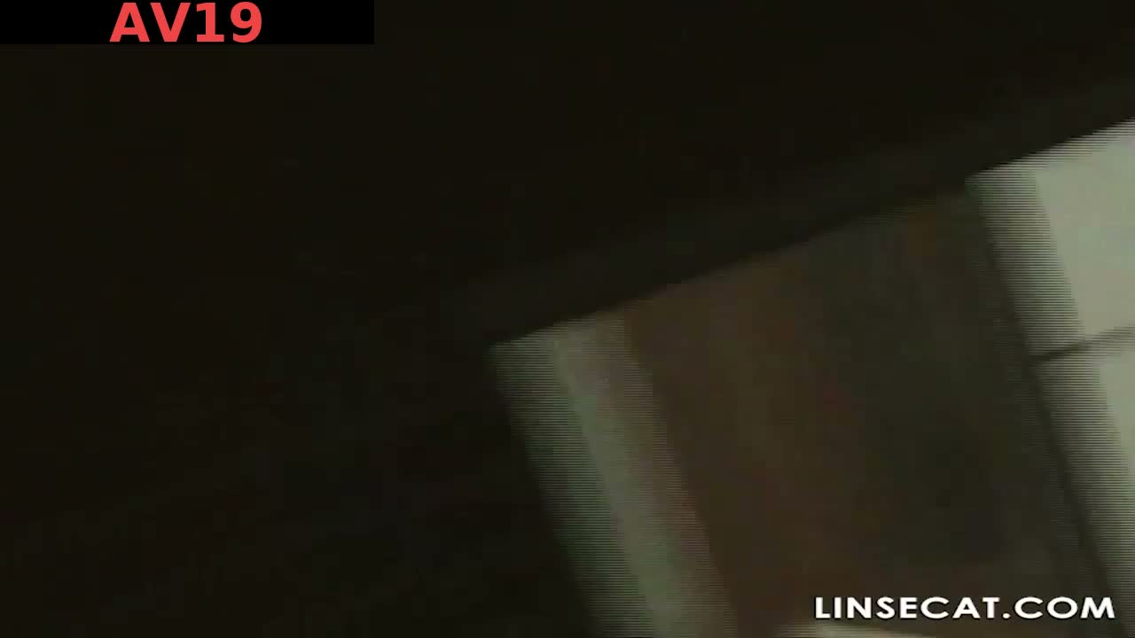 [신작] 한 한국 남성이 이웃 커플의 성관계 장면을 몰래 엿봤다. 비디오 게임을 즐기는 이 커플은 집에서 옷…